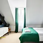 Kramarska - 24h - Old Market Square By Friendly